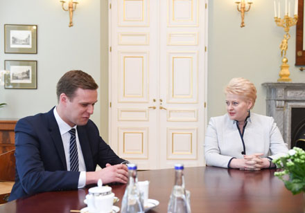 PrezidentÄs darbo susitikimas su TÄvynÄs sÄ
jungos â Lietuvos krikÅ¡Äionių demokratų partijos pirmininku Gabrieliumi Landsbergiu.