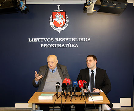 Tarnybą baigia daugiau nei 30 metų prokuratūroje dirbęs Ramutis Jancevičius (kairėje). KK nuotr.