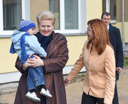Prezidentė Dalia Grybauskaitė paskelbė ilgalaikės nacionalinės kampanijos „Už saugią Lietuvą“ pradžią. Nuotr. iš lrp.lt