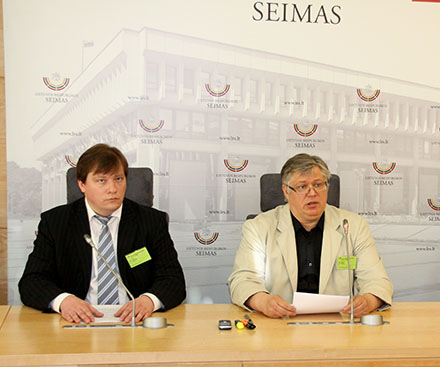 "KTU - demokratijos krizė" - įsitikinę prof. Sigitas Vaitkevičius (kairėje) ir prof. G.Merkys. KK nuotr. 