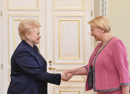  Prezidentė Dalia Grybauskaitė, vadovaudamasi Konstitucija ir atsižvelgdama į Ministro Pirmininko teikimą, pasirašė dekretą, kuriuo nuo birželio 21d. finansų ministre skiriama Rasa Budbergytė. Nuotr. iš lrp.lt