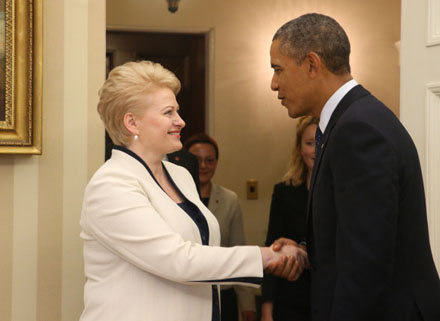 Prezidentė Dalia Grybauskaitė savo ir visų Lietuvos žmonių vardu pasveikino Jungtinių Amerikos Valstijų Prezidentą Baracką Obamą 55-ių metų jubiliejaus proga. Nuotr. iš lrp.lt