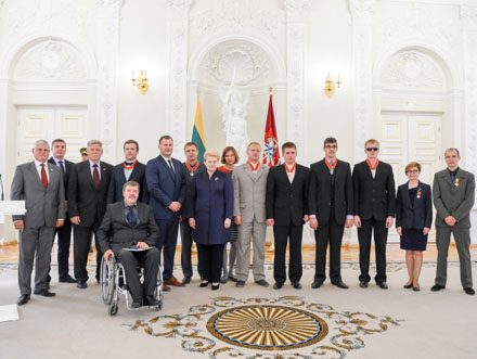 Prezidentė Dalia Grybauskaitė apdovanojo parolimpinėse žaidynėse Rio de Žaneire medalius iškovojusius šalies sportininkus. Nuotr. iš lrp.lt
