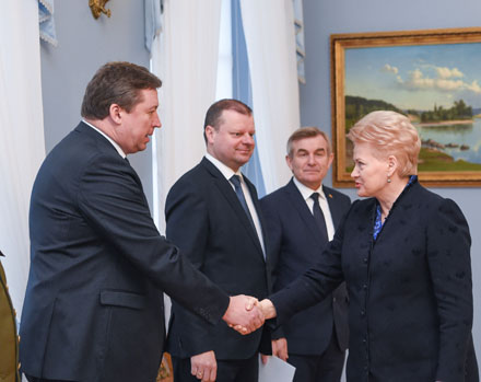 Prezidentės Dalios Grybauskaitės vadovaujama Valstybės gynimo taryba aptarė saugumo situaciją, valstybės pasirengimą užkardyti nacionaliniam saugumui kylančias grėsmes ir patvirtino 2017 metų žvalgybos informacijos poreikius bei prioritetus. Nuotr. iš lrp.lt