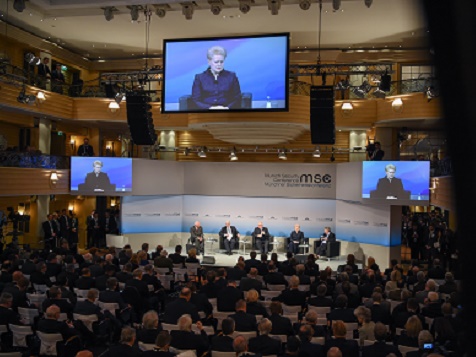 Prezidentė Dalia Grybauskaitė dalyvavo pirmoje šios konferencijos diskusijoje apie Bendrijos ateitį . Nuotr. iš lrp.lt