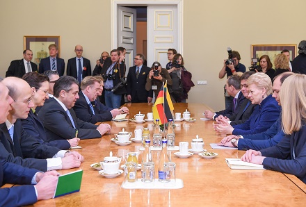 Prezidentė Dalia Grybauskaitė susitiko su Vokietijos užsienio reikalų ministru Sigmaru Gabrieliu. Nuotr. iš lrp.lt