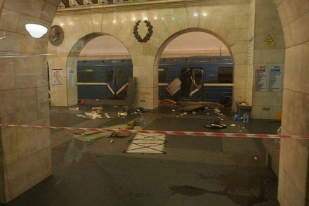 Sankt Peterburgo metro pirmadienį nugriaudėjo sprogimas. Nuotr. iš "DTP ir ČP bendruomenės/Sankt Peterburg" soc.tinkle "VKontakte" 