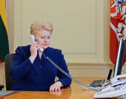 Prezidentė Dalia Grybauskaitė telefonu kalbėjo su Gruzijos Prezidentu Georgijumi Margvelašviliu. Nuotr.  iš lrp.lt