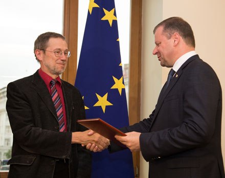 Ministras Pirmininkas Saulius Skvernelis įteikė Lietuvos pažangos premiją Vytauto Didžiojo universiteto (VDU) profesoriui Liudui Mažyliui
