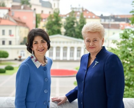 Prezidentė Dalia Grybauskaitė dalyvavo Lietuvos ir Europos branduolinių tyrimų organizacijos (CERN) sutarties pasirašymo ceremonijoje. Nuotr. iš lrp.lt
