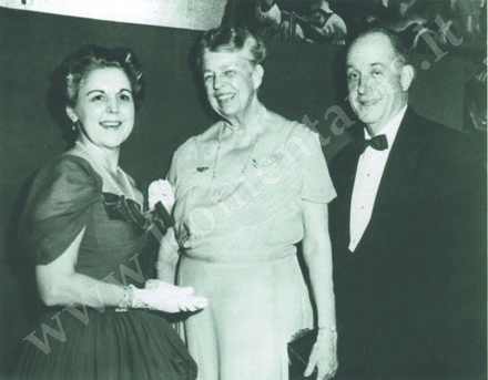 A historical photo: After signing the Declaration of the USA State's department of the 23rd of July of the year 1940 on non-recognition of the annexation of the Baltic States – (from the left) Zosė Kondrotaitė – Gold, USA President F. Roosevelt's wife Mrs. Roosevelt and USA State's secretary Benjamin Sumer Welles. A photo from Veronika Lipeikienė's, Leonas and Benediktas Puskunigiai' album.