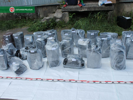 Policijos operacijos metu konfiskuota daugiau kaip pusė tonos hašišo. PD nuotr.