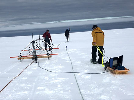 При помощи интегрированной системы GPR-беспилотный аппарат помогла найти вмерзший в ледник самолет в Гренландии