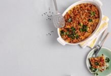 Pietūs 4 asmenų šeimai už 6 Eur – misija įmanoma: dietistė I. Trusovė dalijasi vištienos ir grikių troškinio receptu