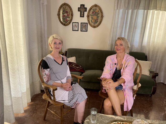 Nuotraukoje Giedrė 2023 metais, kai paskutinį kartą normaliai ilsėjosi Graikijoje. Ir tai nesiilsėjo, o rašė straipsnius ir filmavo laidas net per atostogas. 8fb6b932-2cc2-492d-8ca1-275176a28479